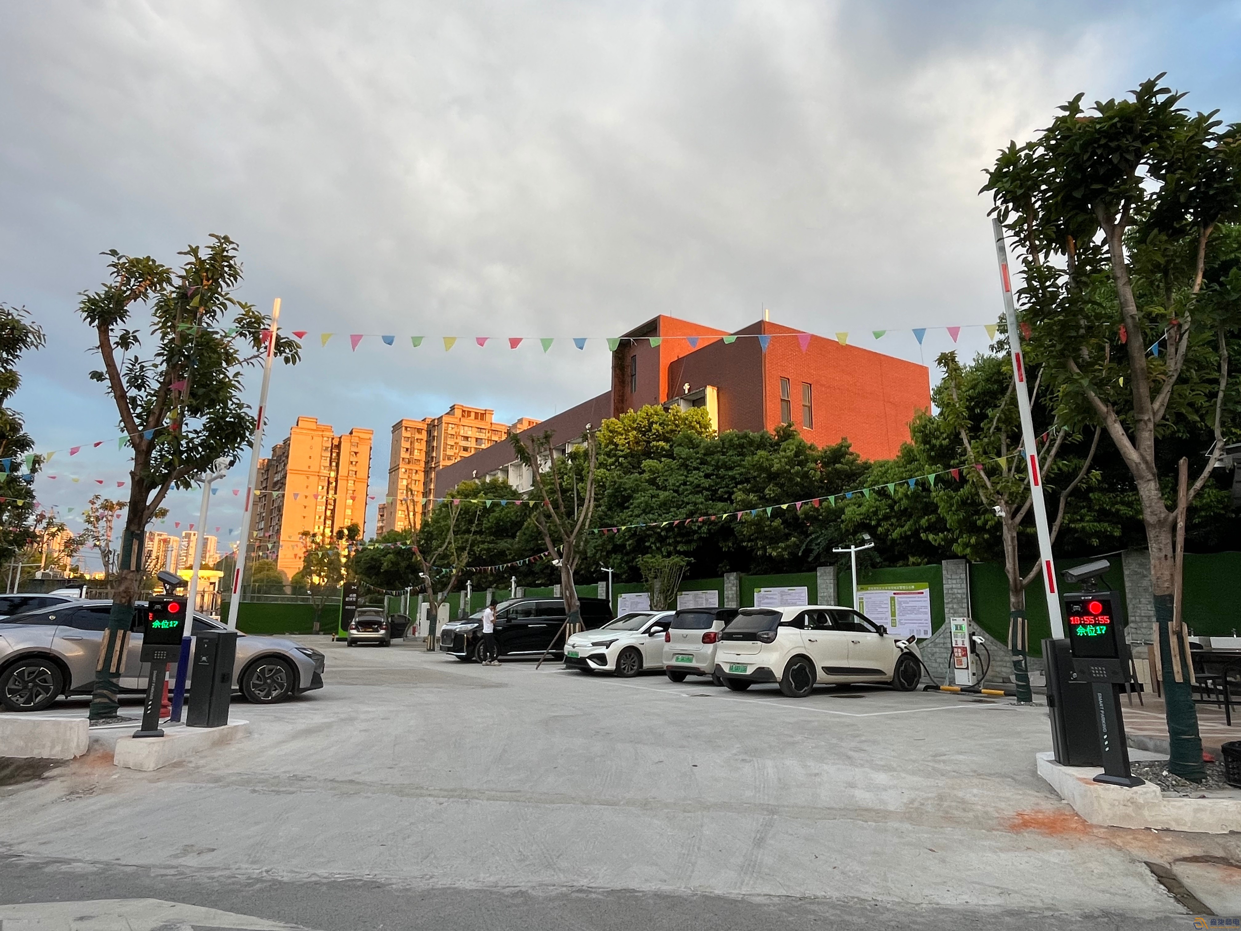 四川德陽北火車站蔚維充電站監控安裝項目