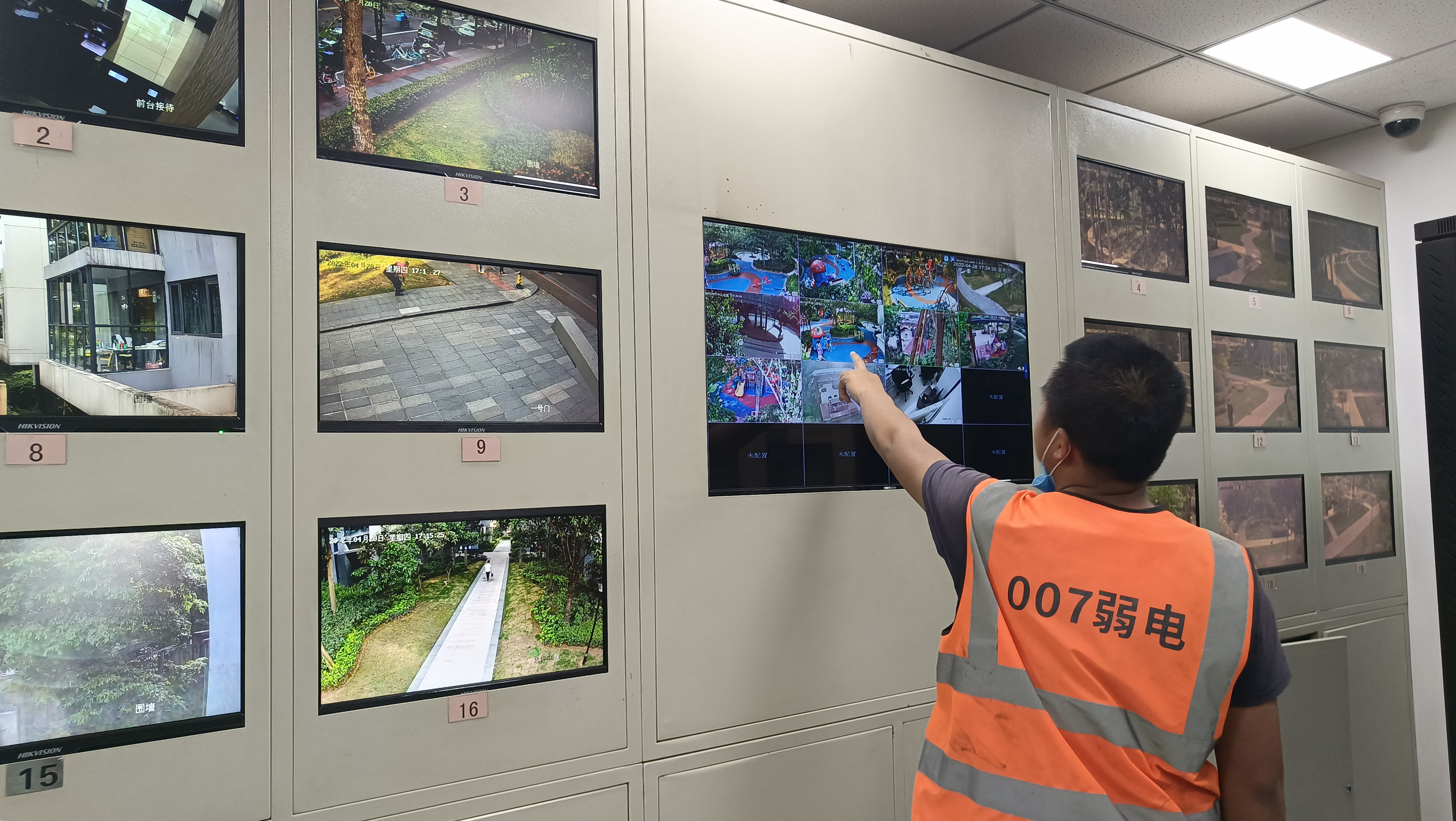 成都地礦局測繪院安裝監(jiān)控門禁系統(tǒng)