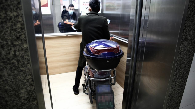 警戒攝像機如何解決電瓶車入電梯？